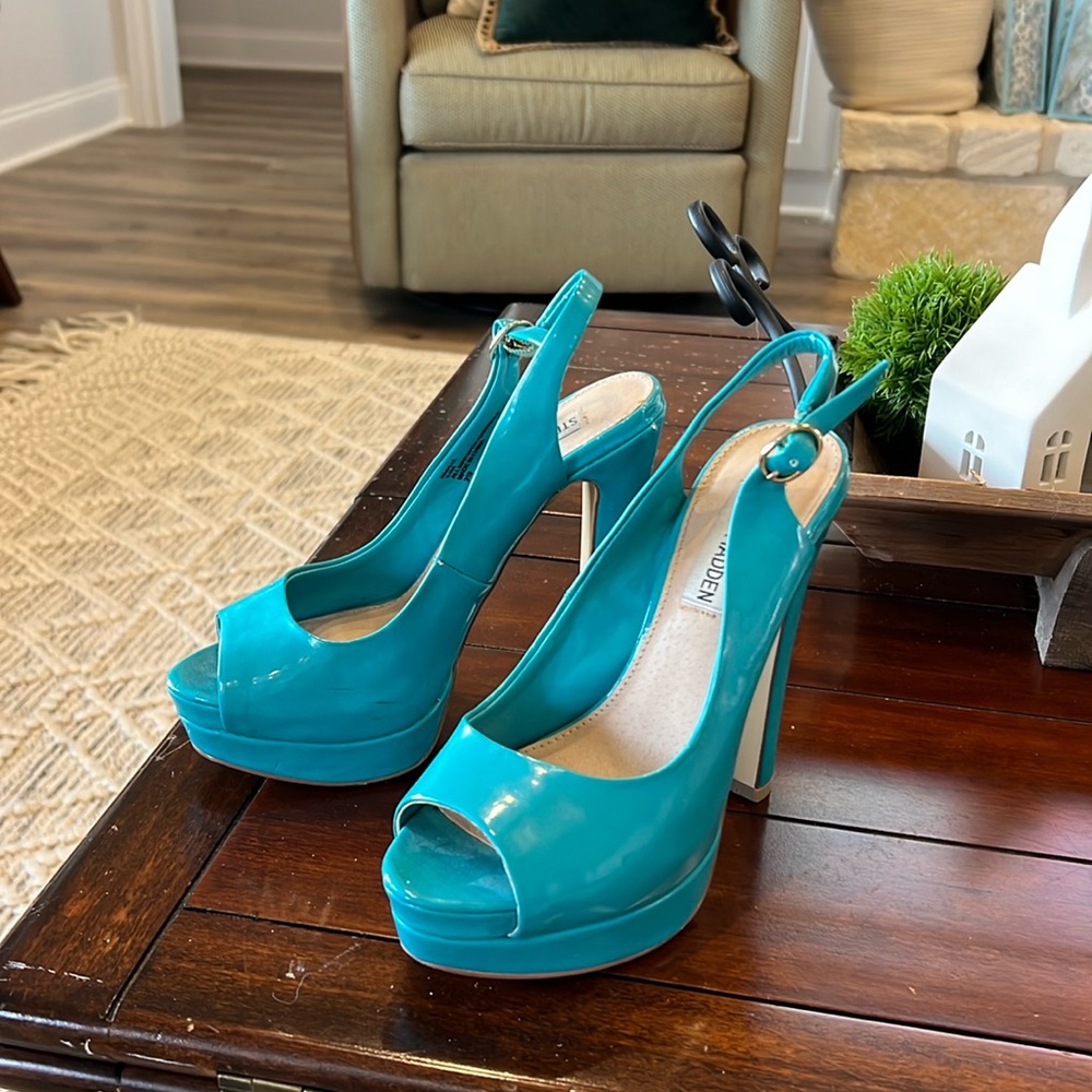 Steve Madden size 5 1/2 heels in great used condition.